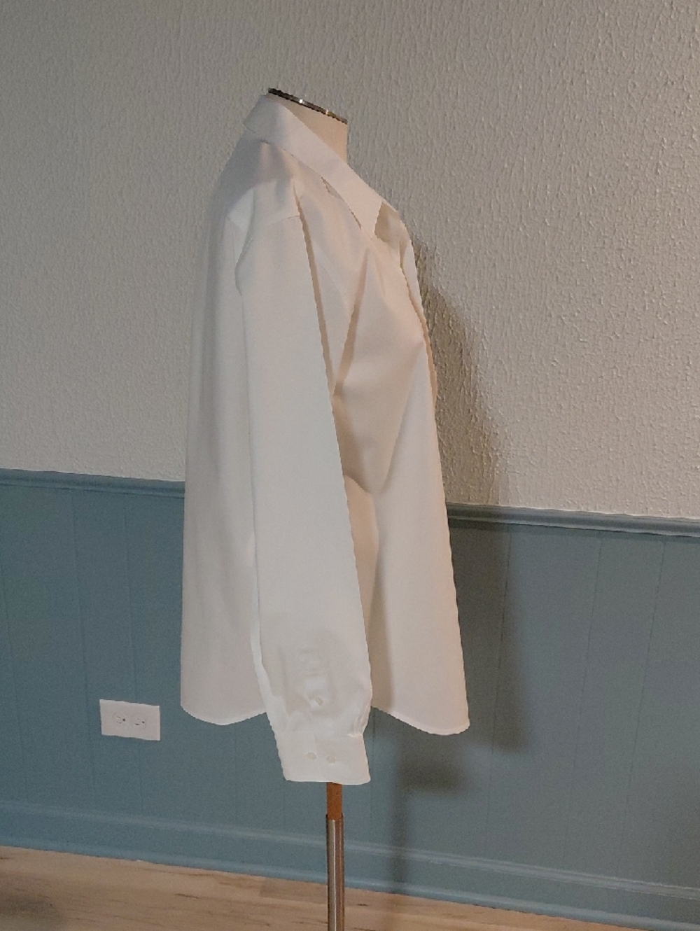 Jones New York White Button-Up Blouse - Picture 2 of 6